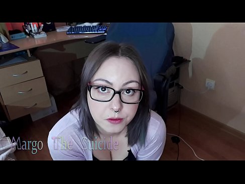 ❤️ Garota Sexy com Dildo de Óculos Chupa Profundamente na Câmera ❤ Sexo vídeo em nós