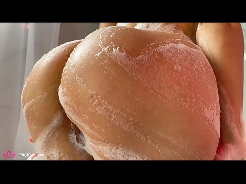 ❤️ Brunette Masturbates Pussy com Vibrador para Orgasmo Intenso no Chuveiro ❤ Sexo vídeo em nós