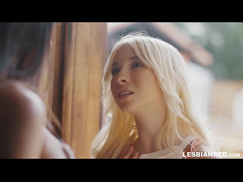 ❤️ A menina volta para casa alguns meses depois e acaba comendo a xoxota de sua madrasta ❤ Sexo vídeo em nós