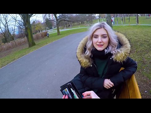 ❤️ Engole o esperma quente de um estranho por dinheiro - broche no parque por Eva Elfie ❤ Sexo vídeo em nós